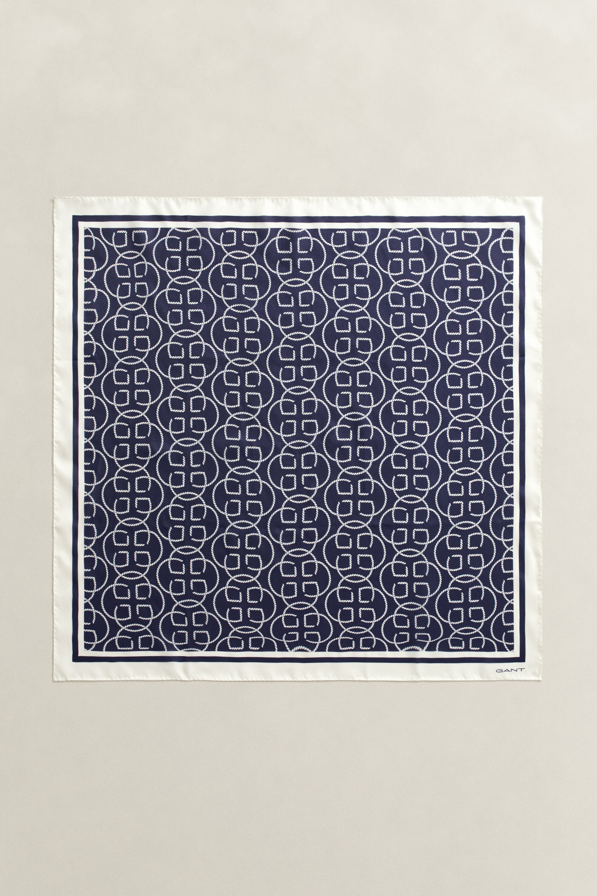 Monogrammi-silkkihuivi