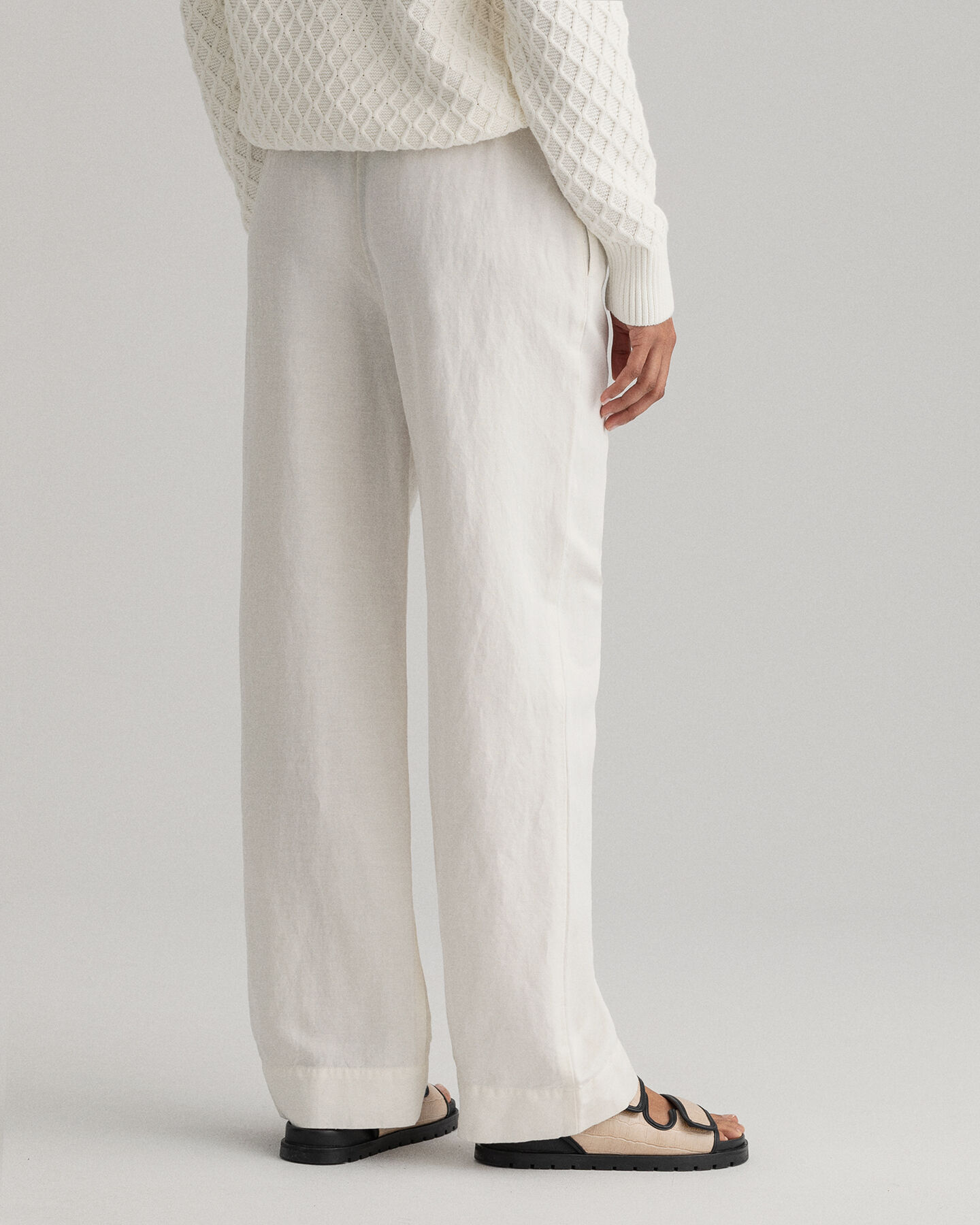 Huolettomat housut pellavasta ja viskoosista