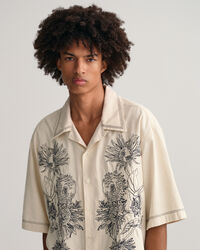 Oversized fit -mitoitettu kirjailtu lyhythihainen paita