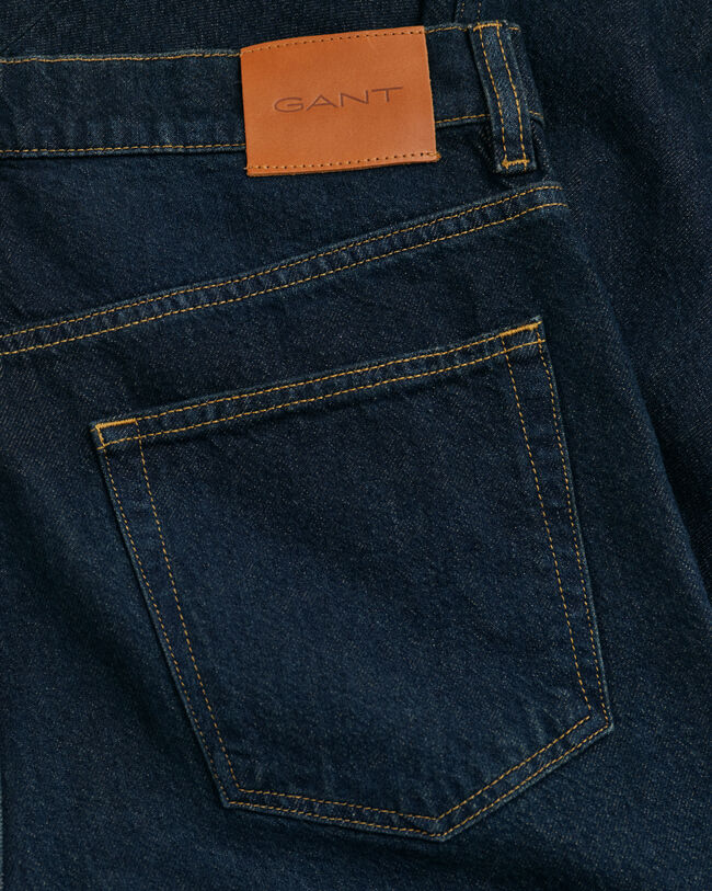 Straight fit ‑mitoitetut farkut