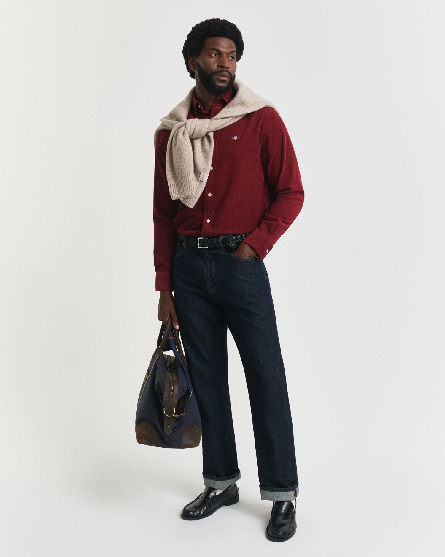 Regular fit ‑mitoitettu puuvillainen vakosamettipaita