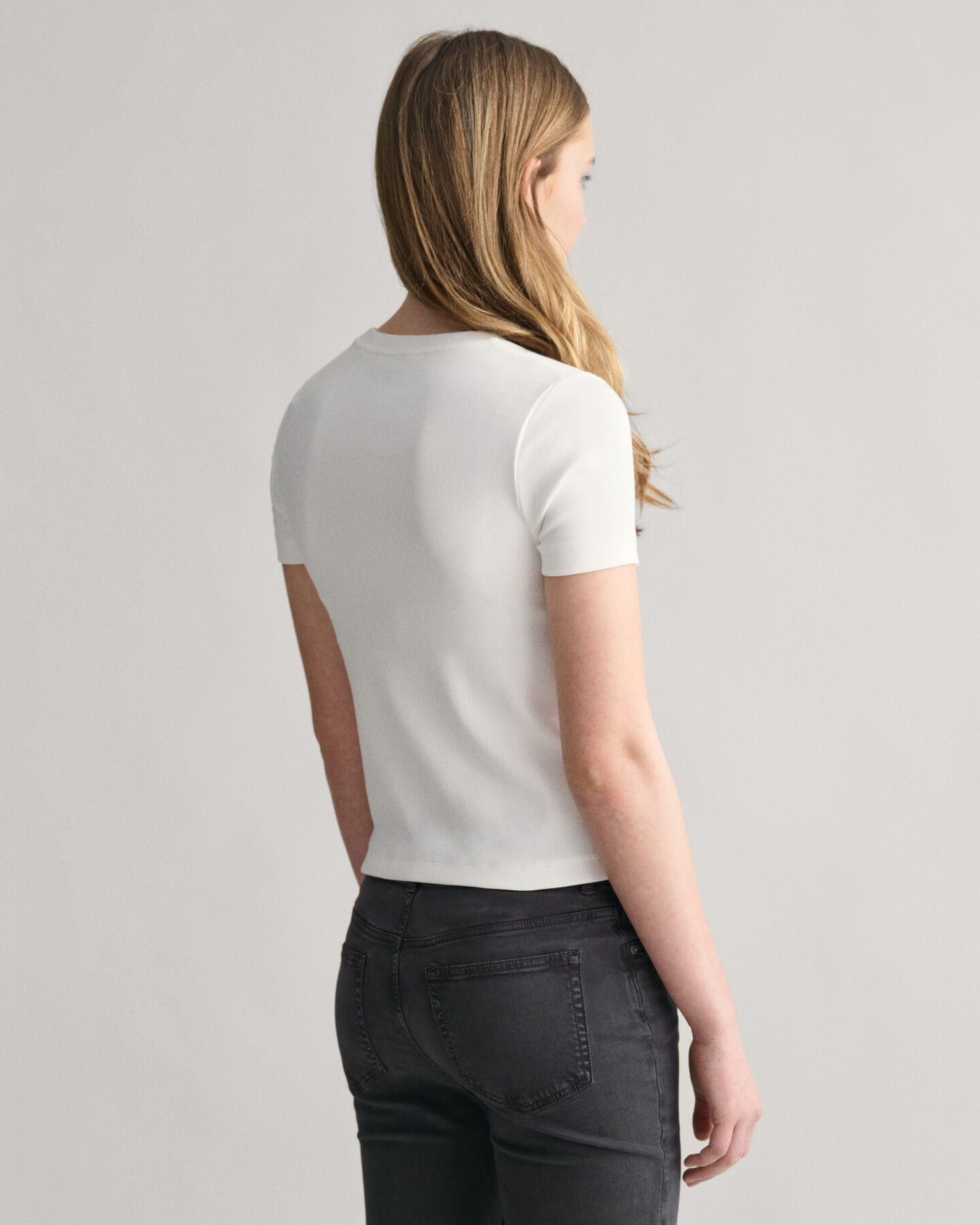 Teen Girls ‑malliston ribbineulottu Shield‑t‑paita