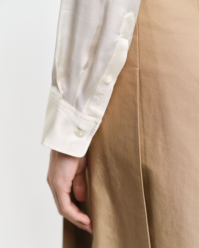 Regular fit ‑mitoitettu taskullinen paita