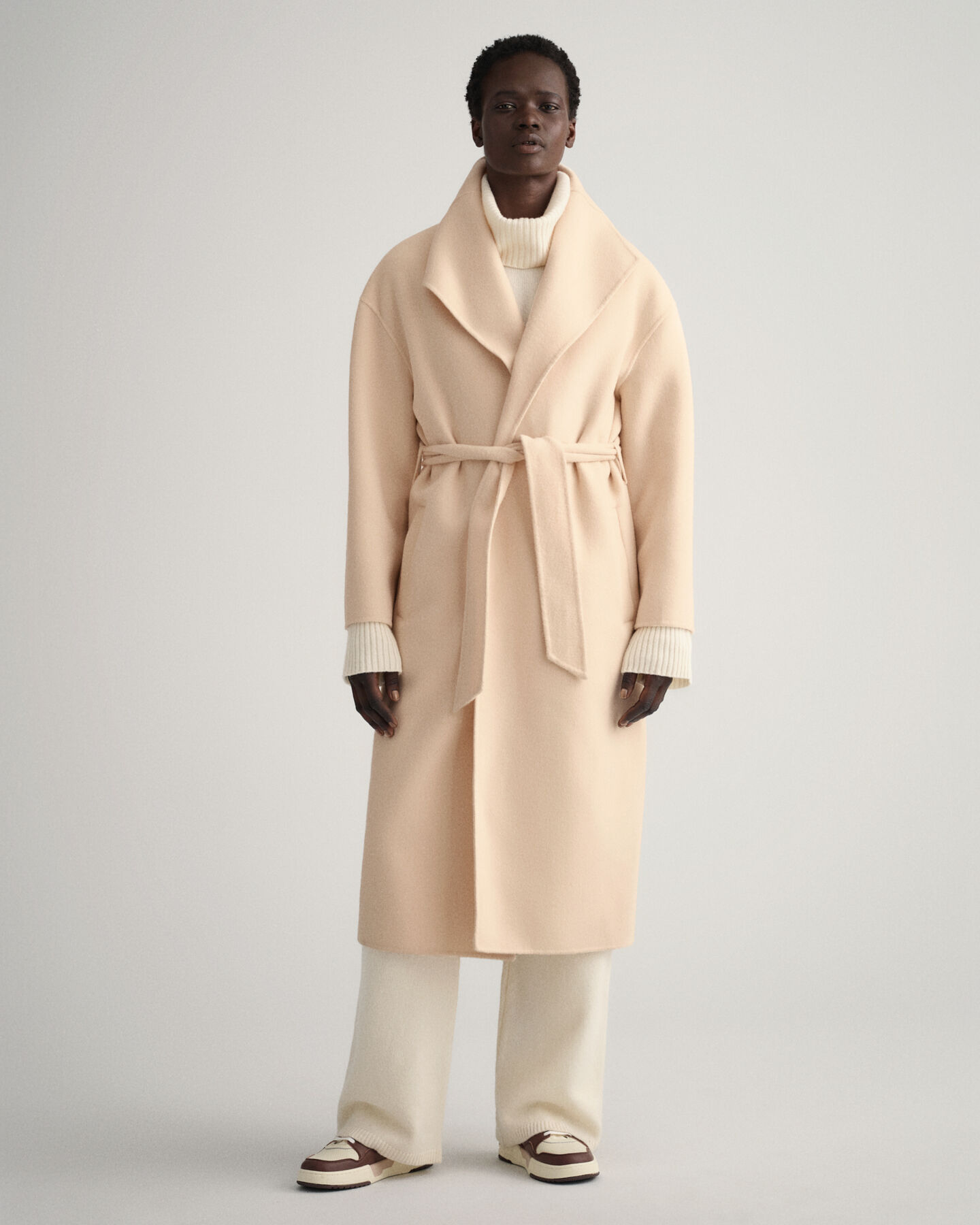 Käsin tikattu takki vyöllä