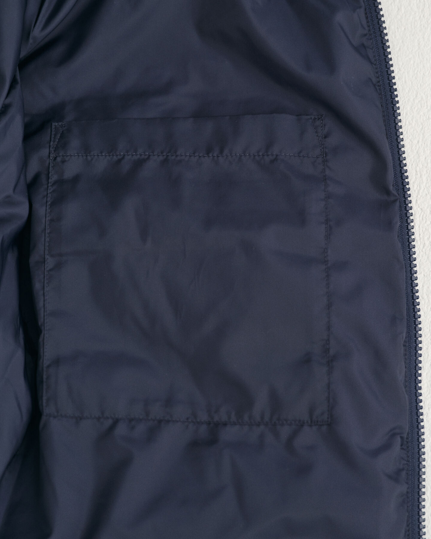 Pilottimallinen kevyttoppatakki