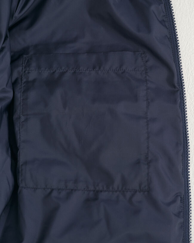 Pilottimallinen kevyttoppatakki