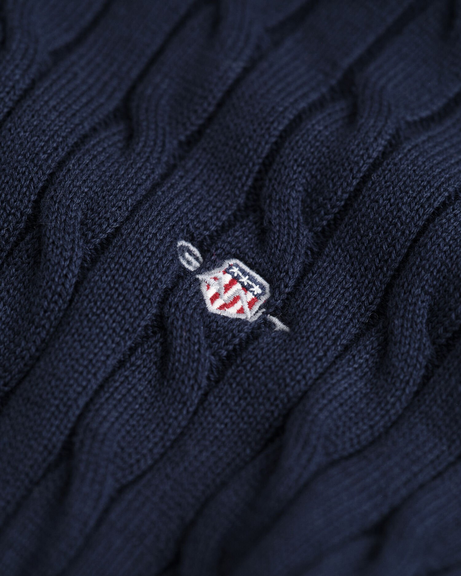 Teens-malliston puuvillainen Shield-palmikkoneulepusero, jossa pyöreä pääntie