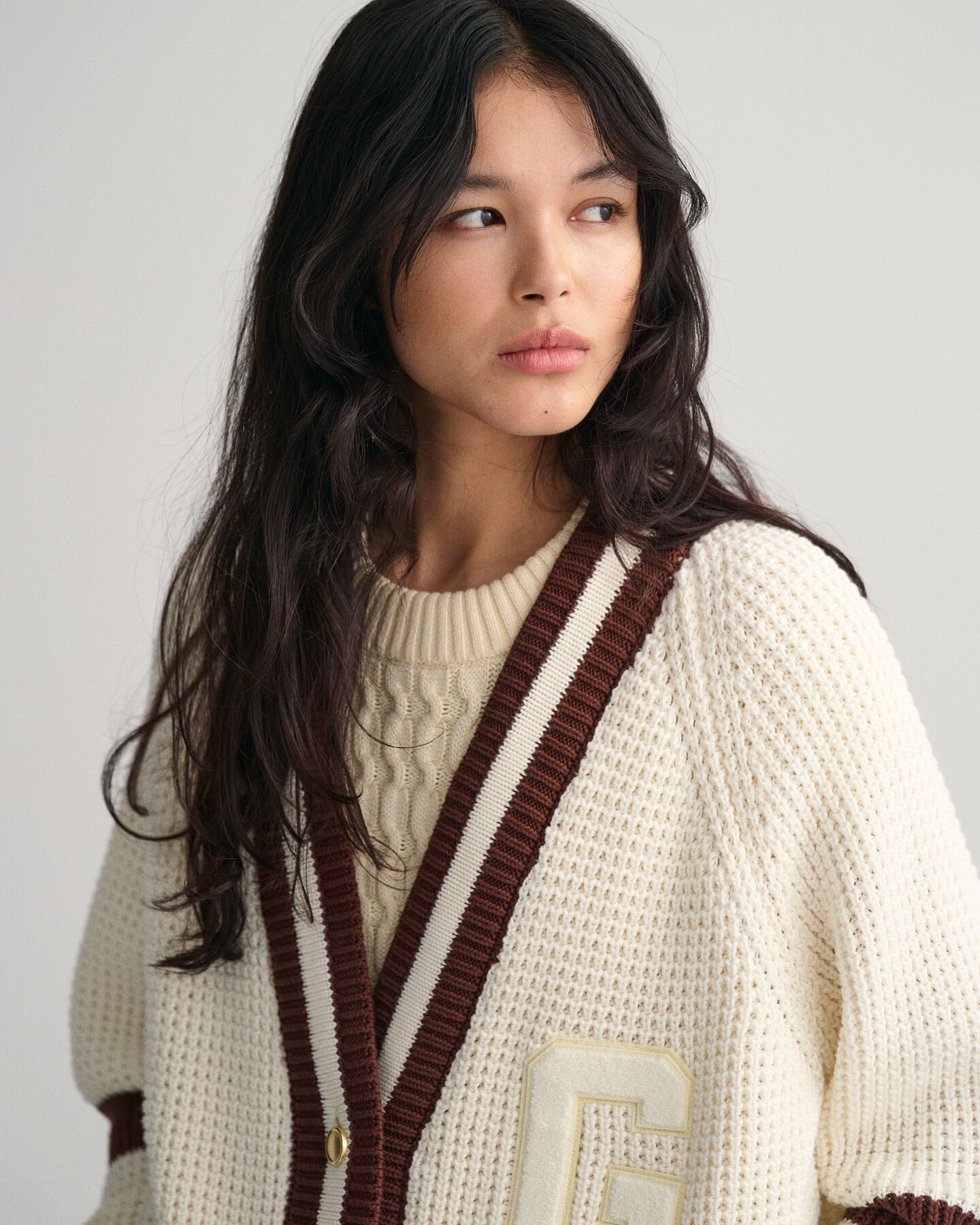 Oversized fit -mitoitettu GANT Varsity ‑neuletakki