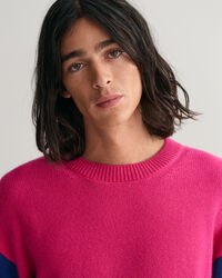 Raidallinen Degrade-neulepusero, jossa pyöreä pääntie