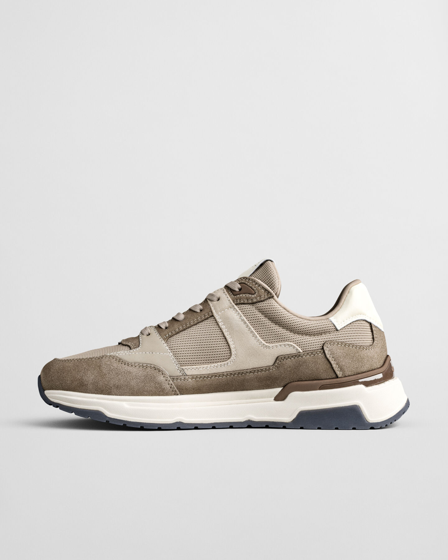 Jeuton-tennarit mokkanahasta ja verkkokankaasta