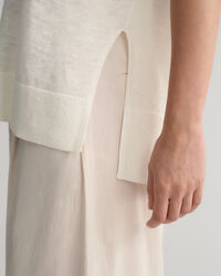 Pellavasekoiteliivi, jossa v-p&auml;&auml;ntie