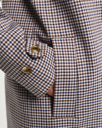 Pikkuruutuinen autotakki