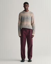 Laskostetut chinot ja vyö