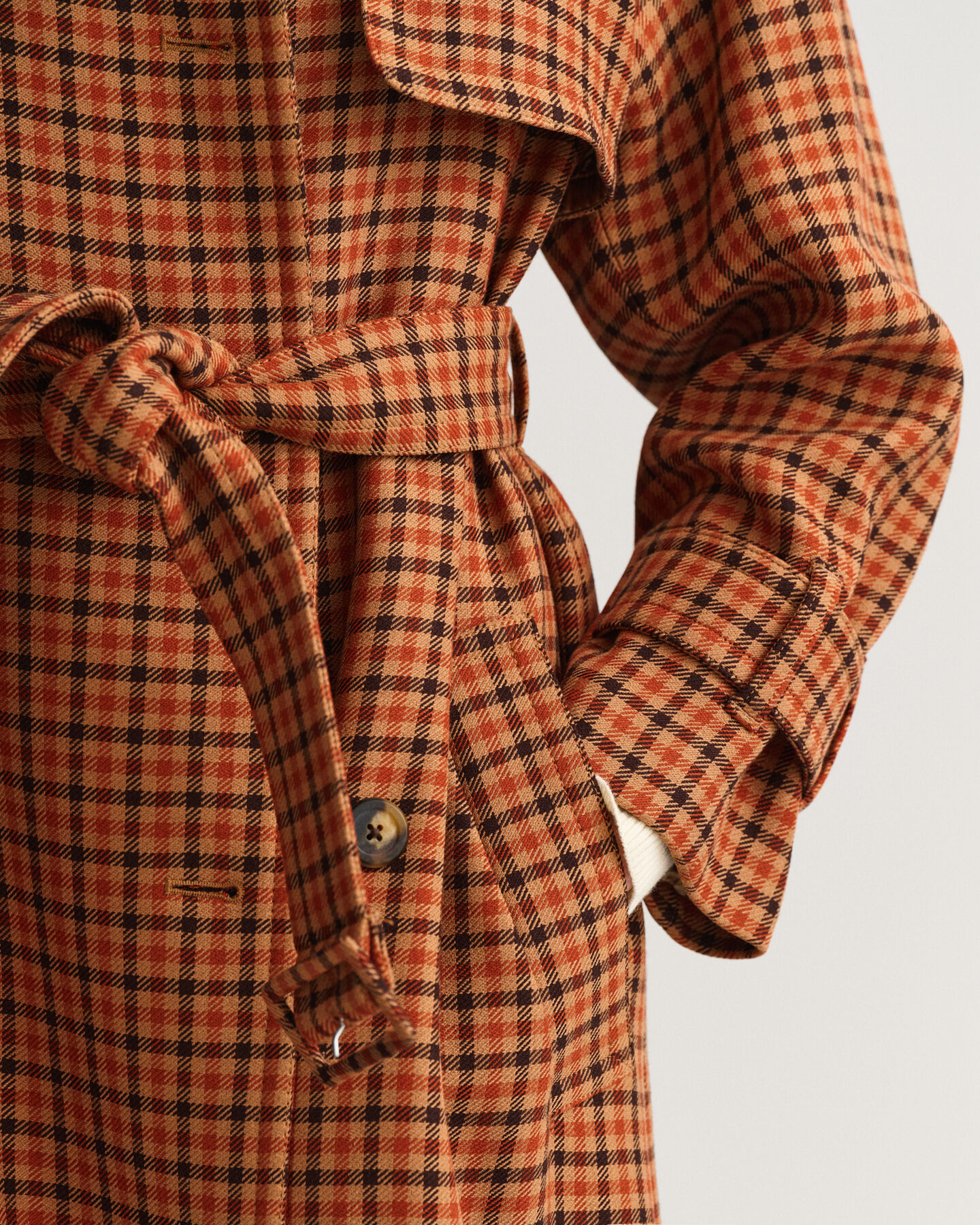 Ruudullinen trenssitakki