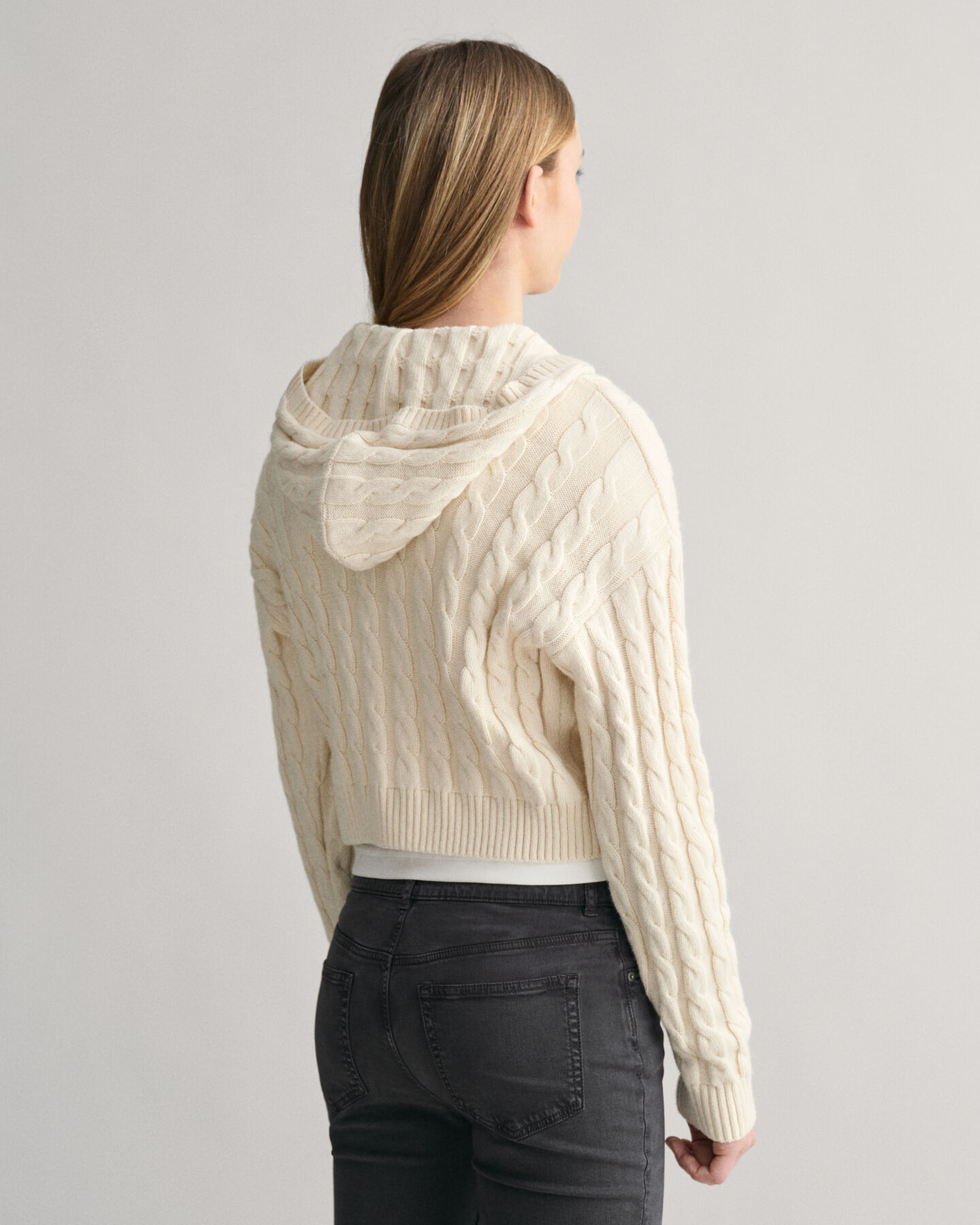 Teen Girls ‑malliston lyhyt palmikkoneulottu Shield-vetoketjuhuppari