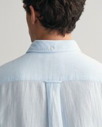 Regular&nbsp;fit ‑mitoitettu lyhythihainen kohopintainen puuvilla-pellavapaita