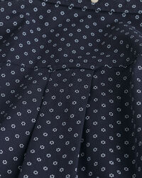 Regular fit ‑mitoitettu pikkukuvioinen paita