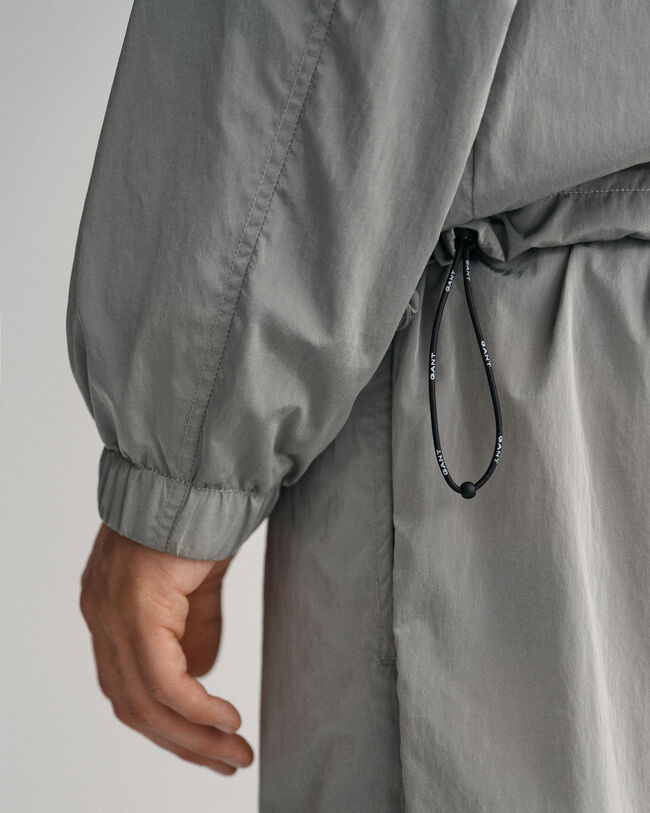 Nelitaskuinen hupputakki