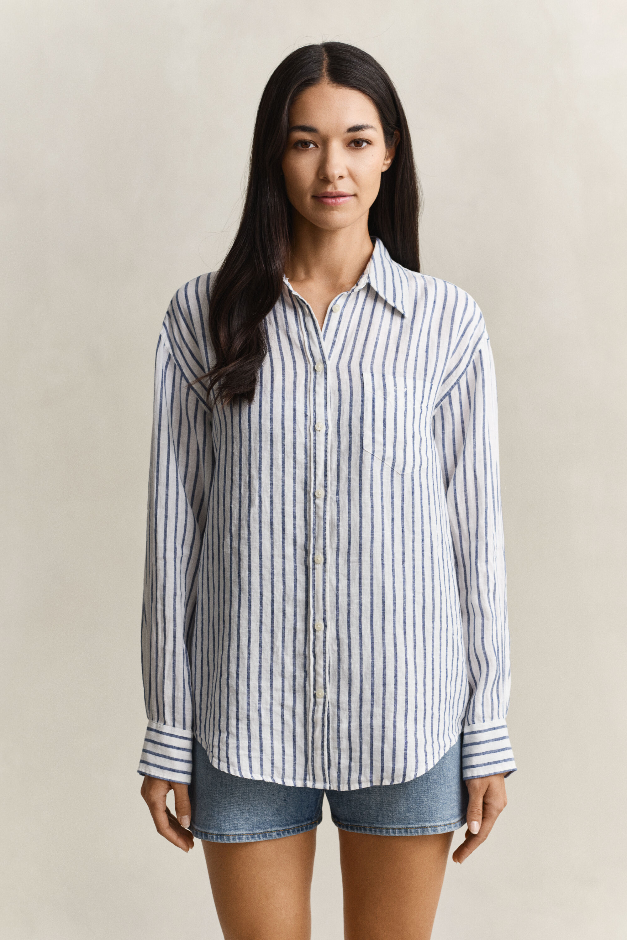 Relaxed fit ‑mitoitettu raidallinen pellavapaita