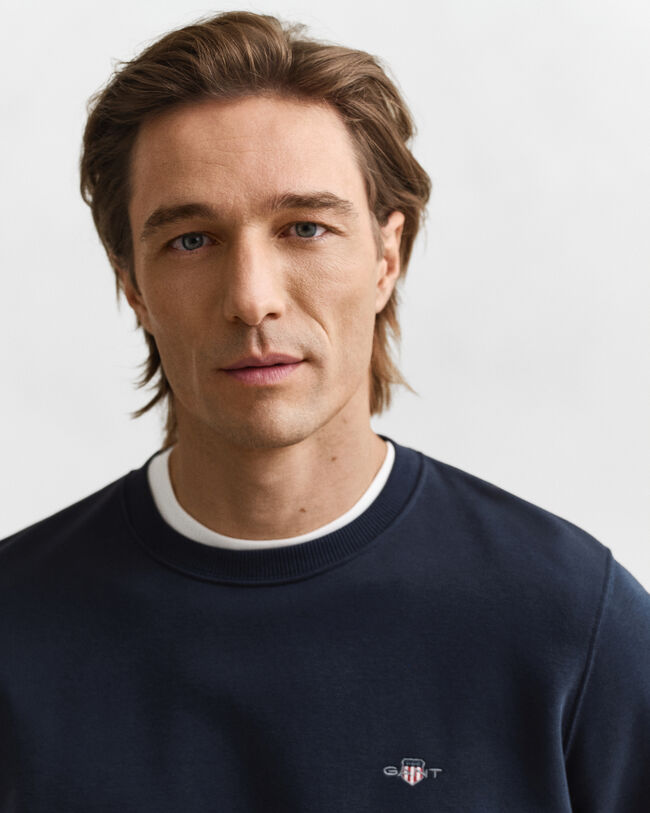 Shield-collegepaita, jossa pyöreä pääntie