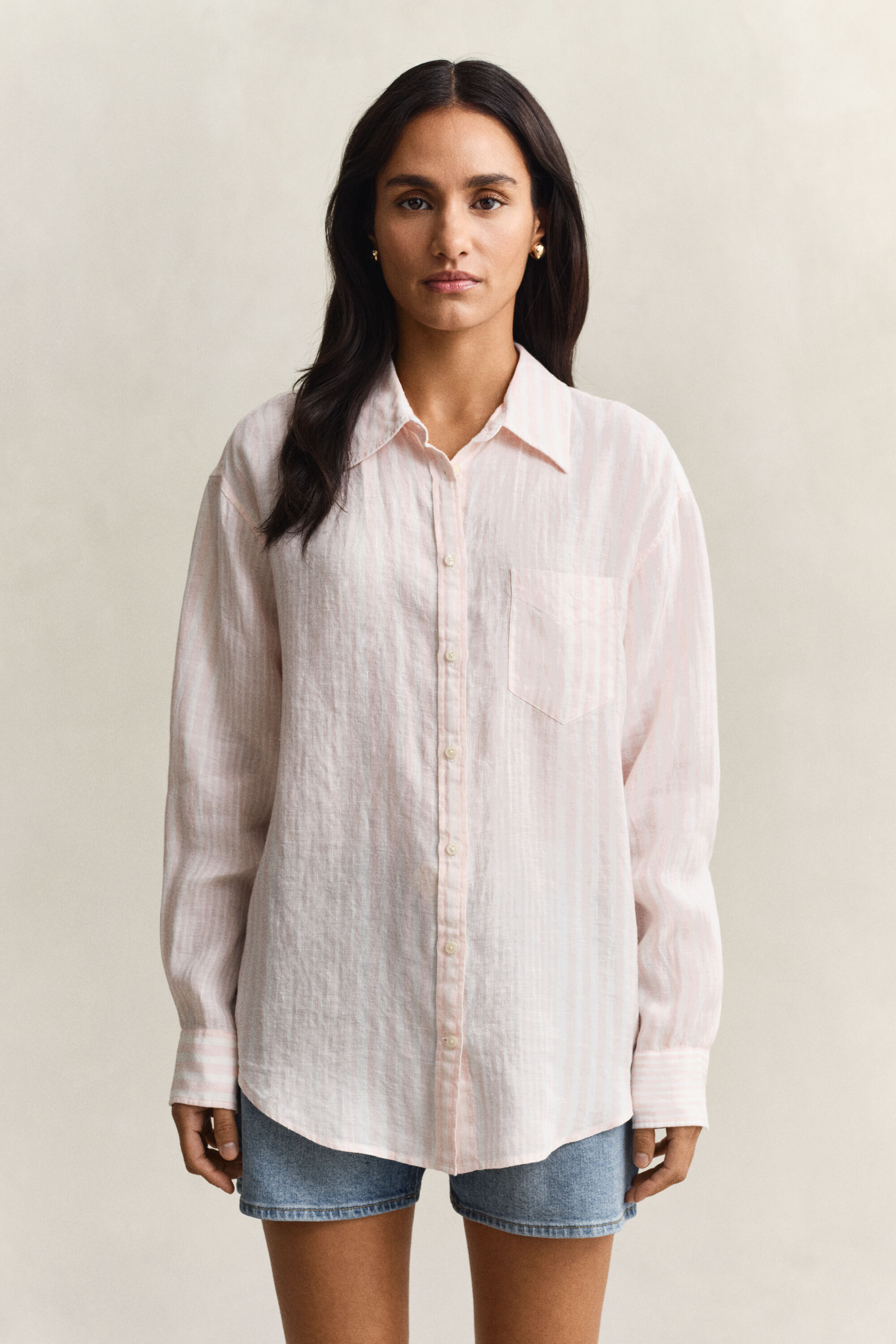 Relaxed fit ‑mitoitettu raidallinen pellavapaita