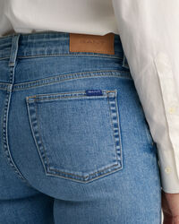 Slim&nbsp;fit ‑mitoitetut eritt&auml;in joustavat Farla-farkut