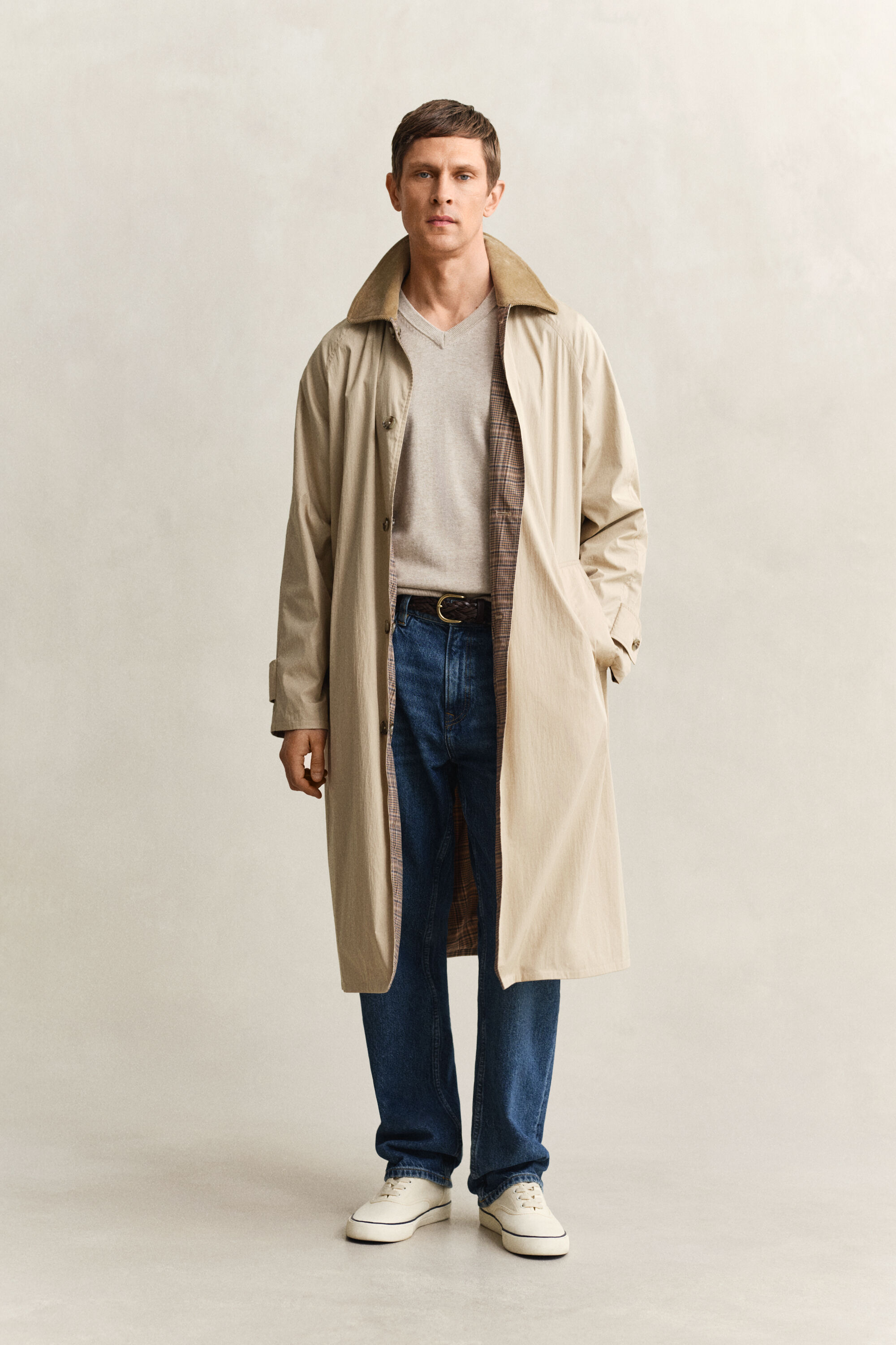 Klassinen puuvillaneulepusero, v-pääntie