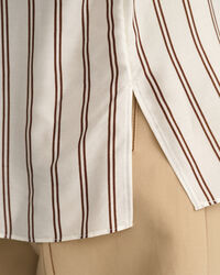 Raidallinen pusero, jossa v-pääntie