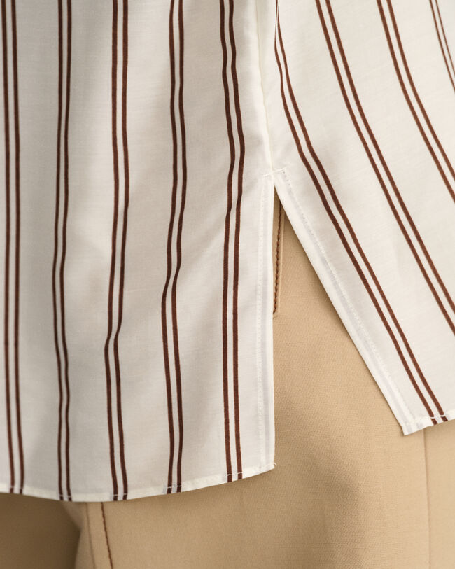 Raidallinen pusero, jossa v-pääntie