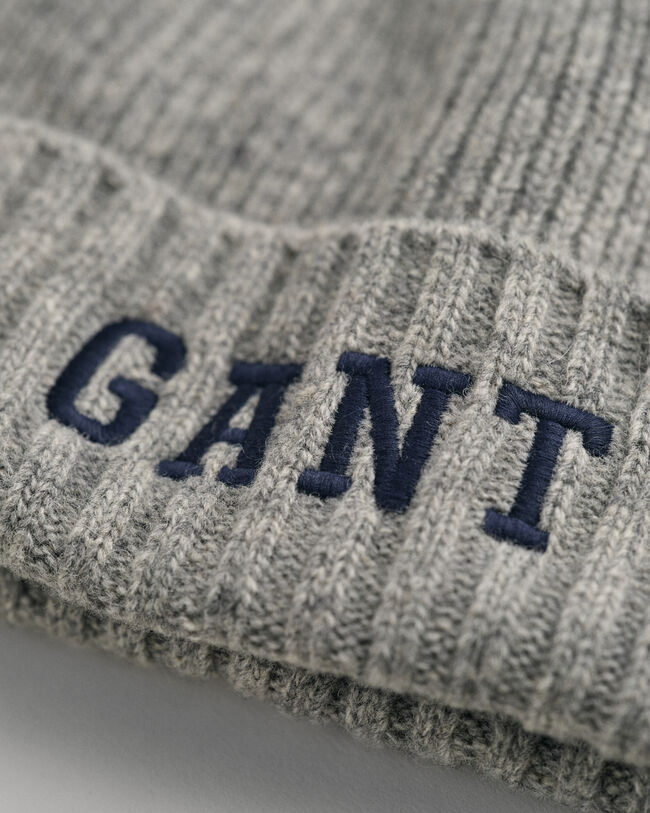 Pipo ja huivi lahjapakkauksessa