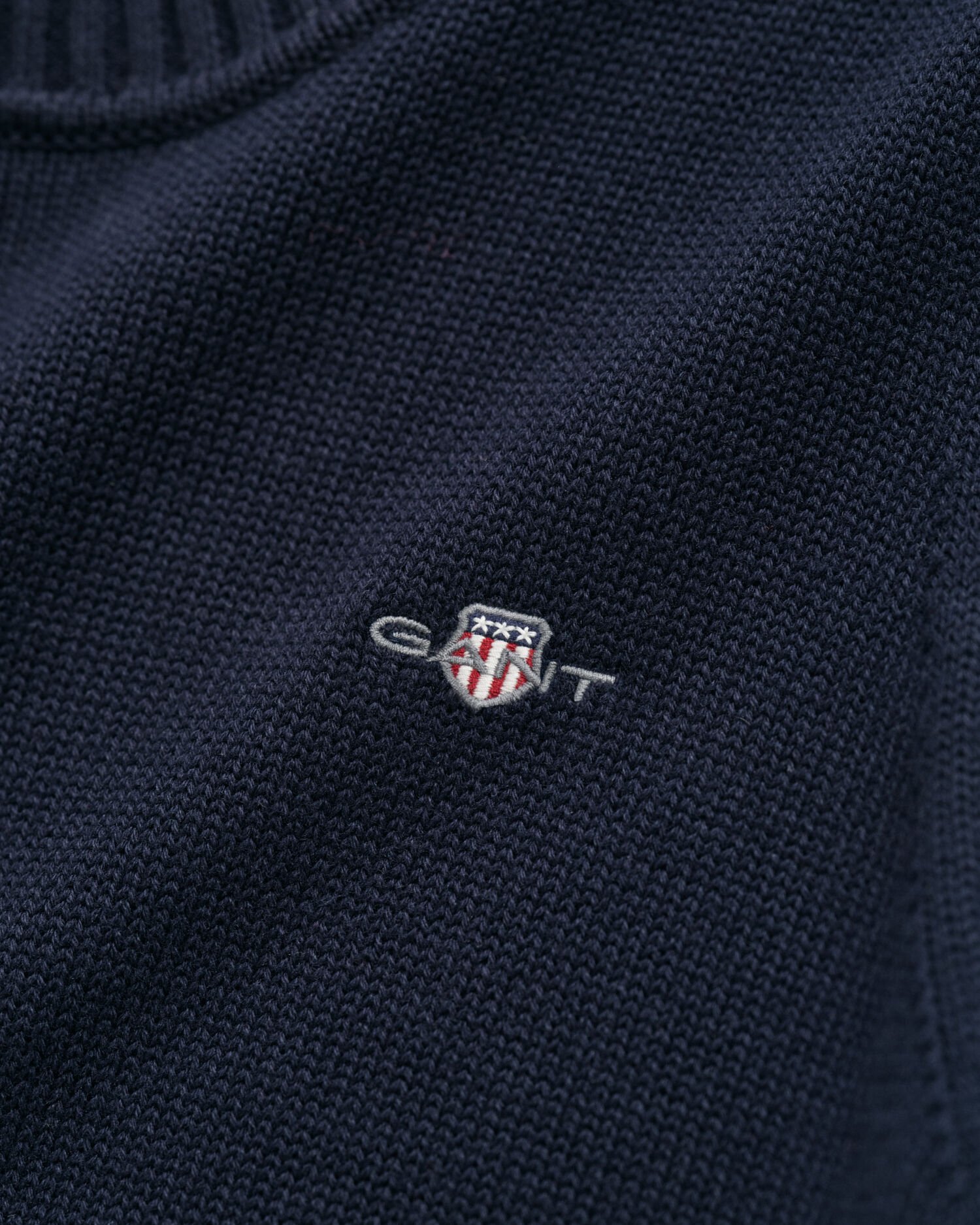 Klassinen puuvillaneulepusero, pyöreä pääntie