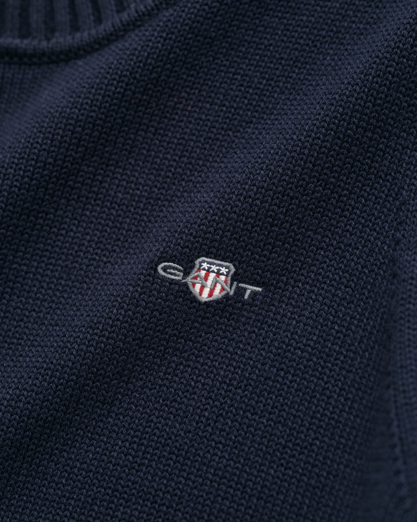 Klassinen puuvillaneulepusero, pyöreä pääntie