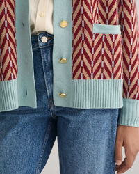 Monis&auml;vyinen kalanruotokuvioinen neuletakki