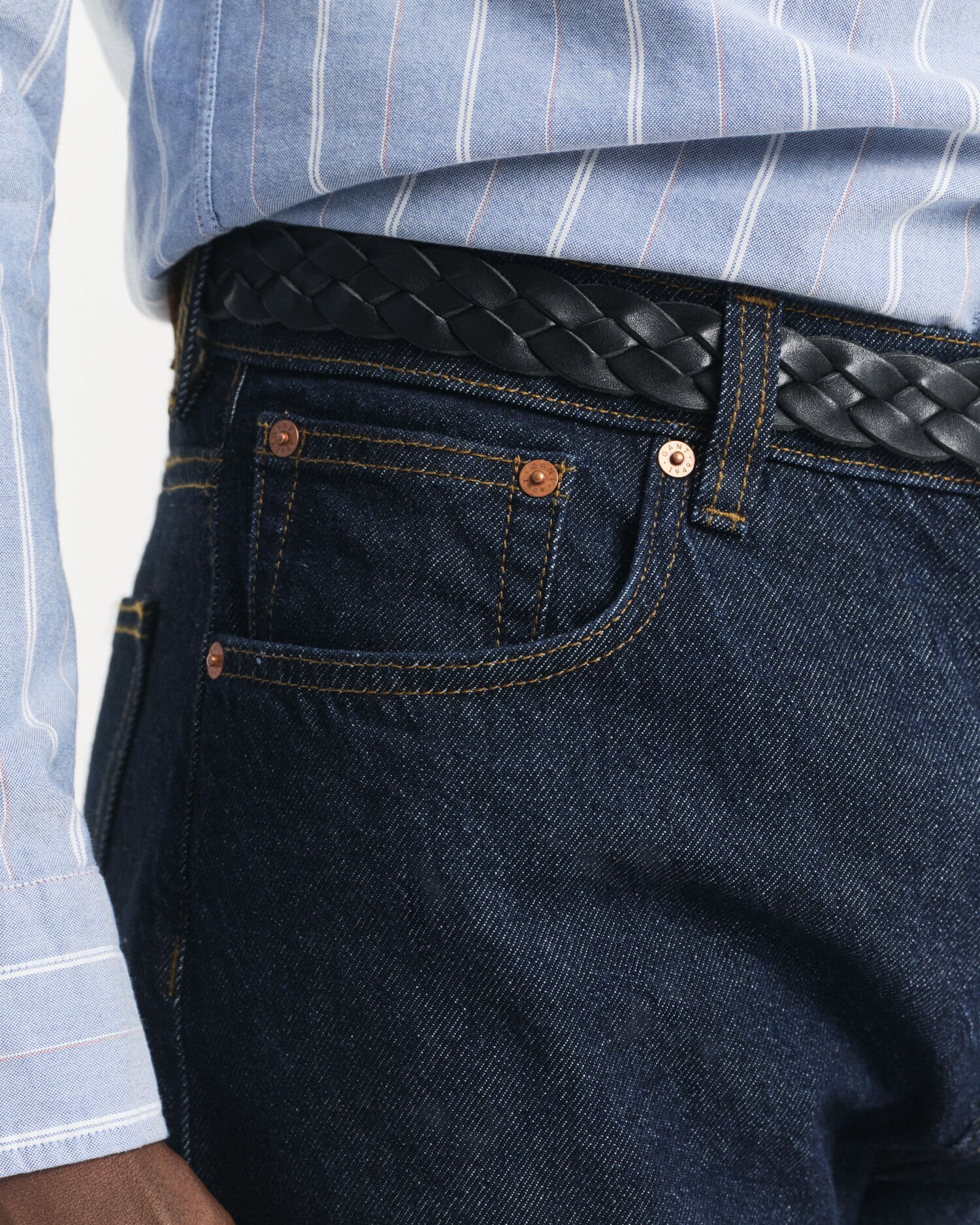 Straight fit ‑mitoitetut farkut