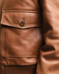 Nahkainen lentäjäntakki