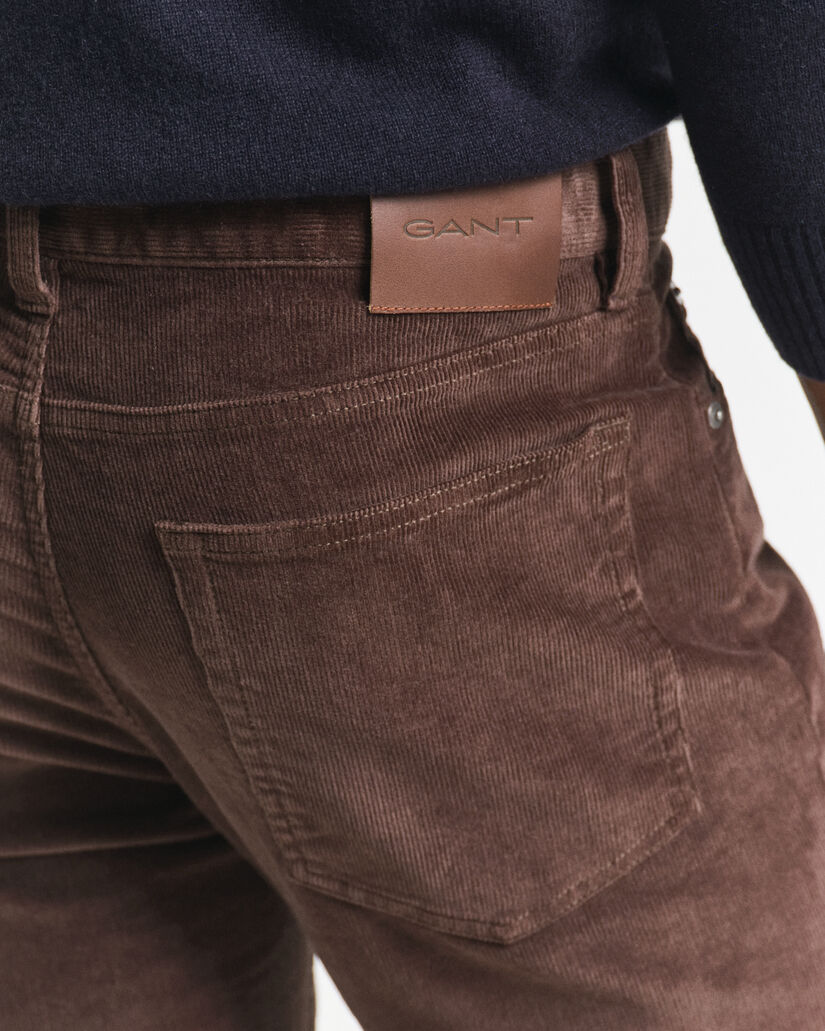 Regular fit ‑mitoitetut vakosamettifarkut