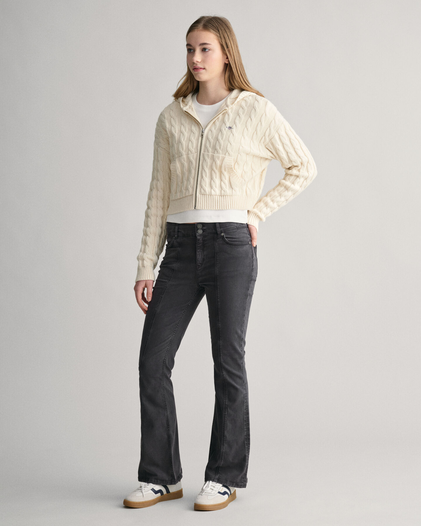 Teen Girls ‑malliston lyhyt palmikkoneulottu Shield-vetoketjuhuppari