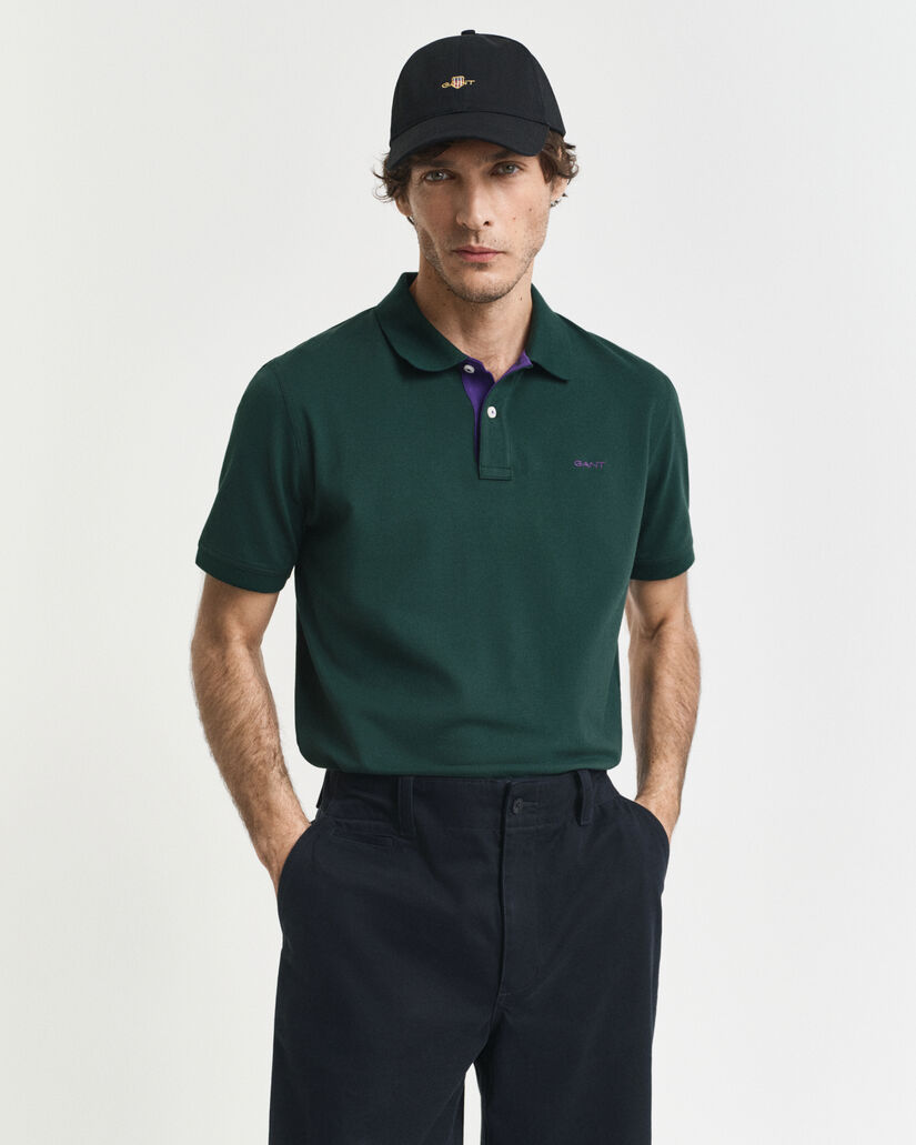 Kontrastivärinen pikeepaita