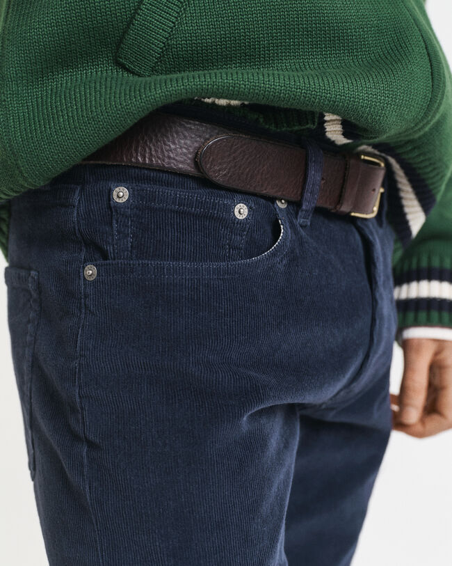 Slim fit ‑mitoitetut vakosamettifarkut