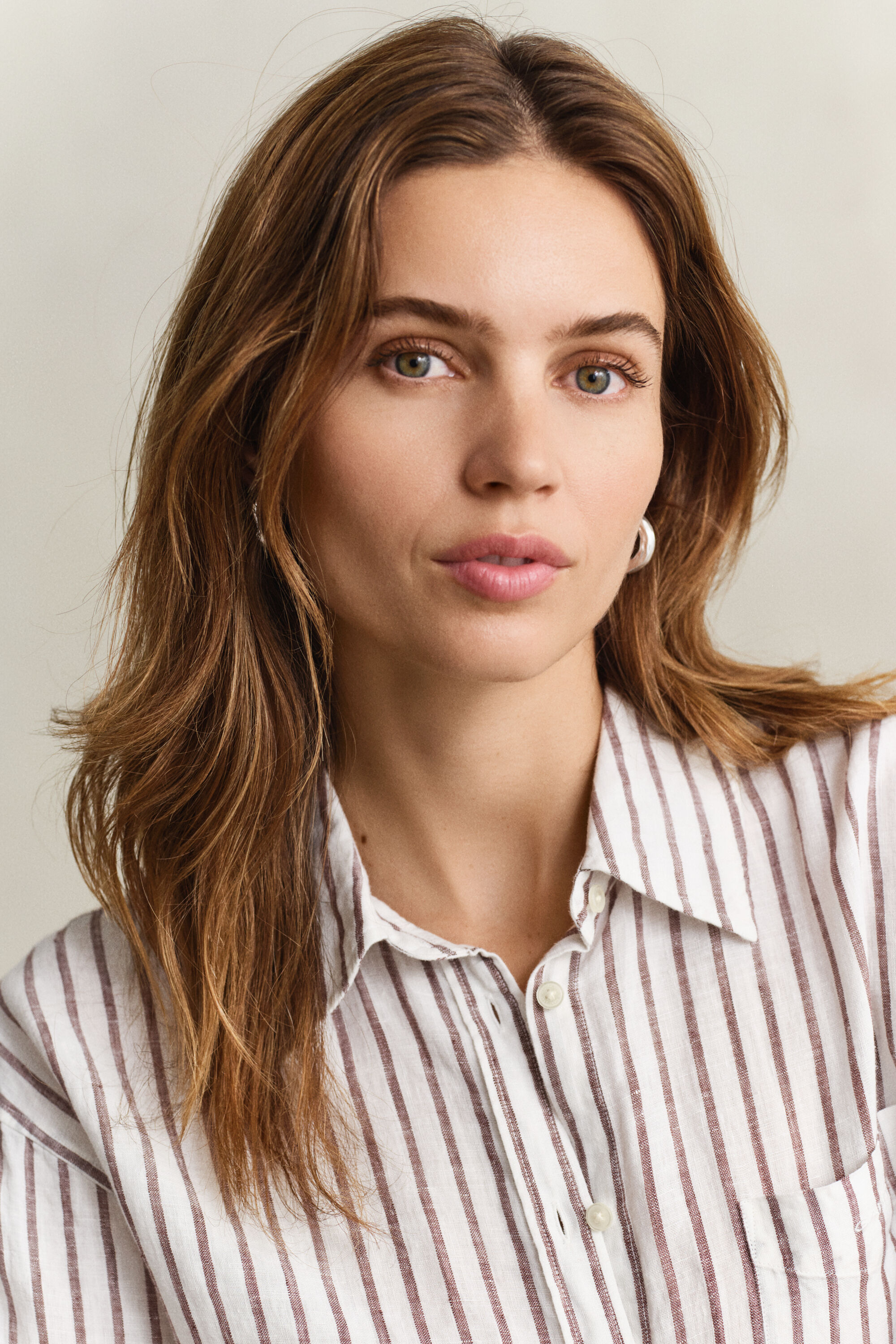 Relaxed fit ‑mitoitettu raidallinen pellavapaita