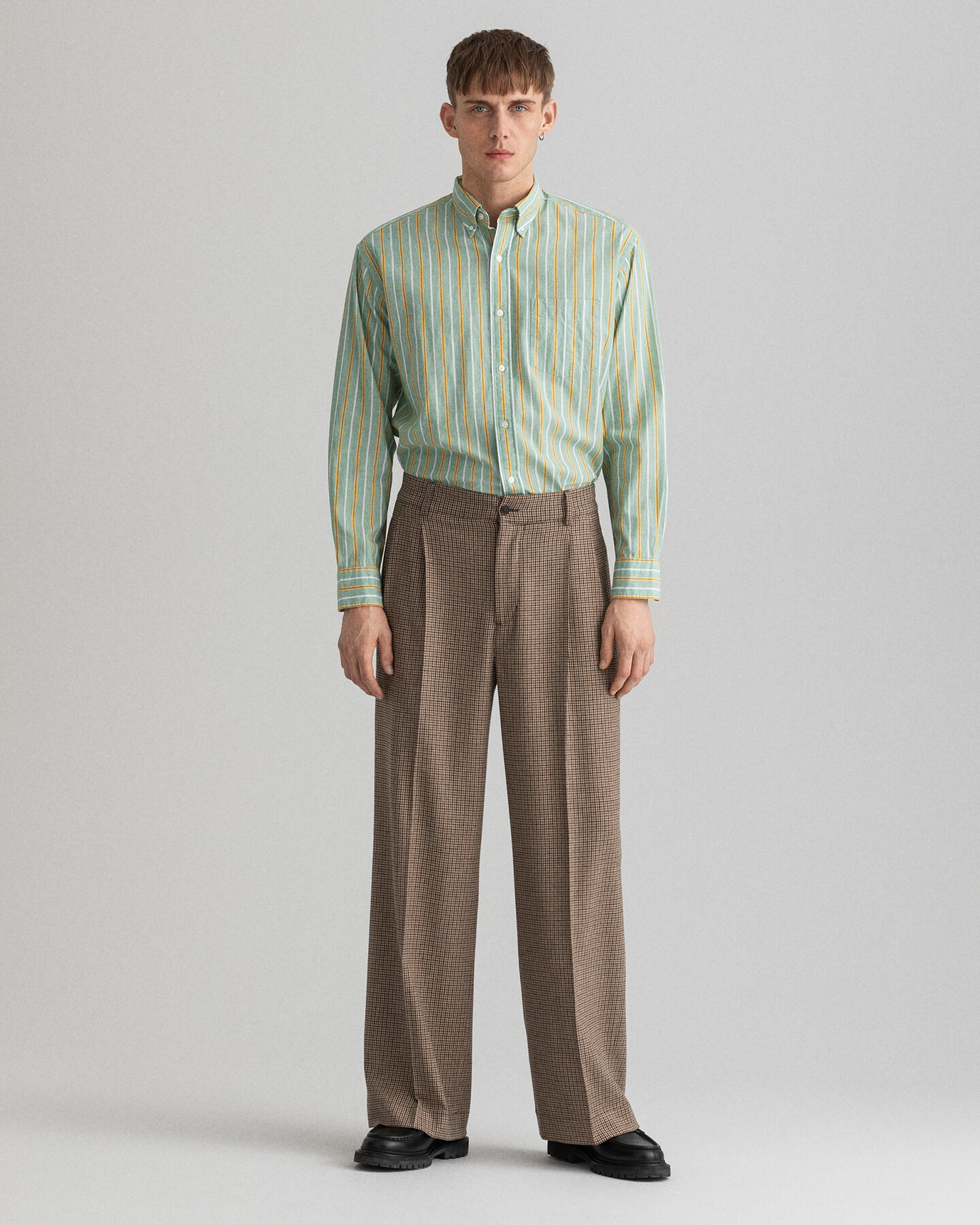 Laskostetut ruudulliset puvunhousut