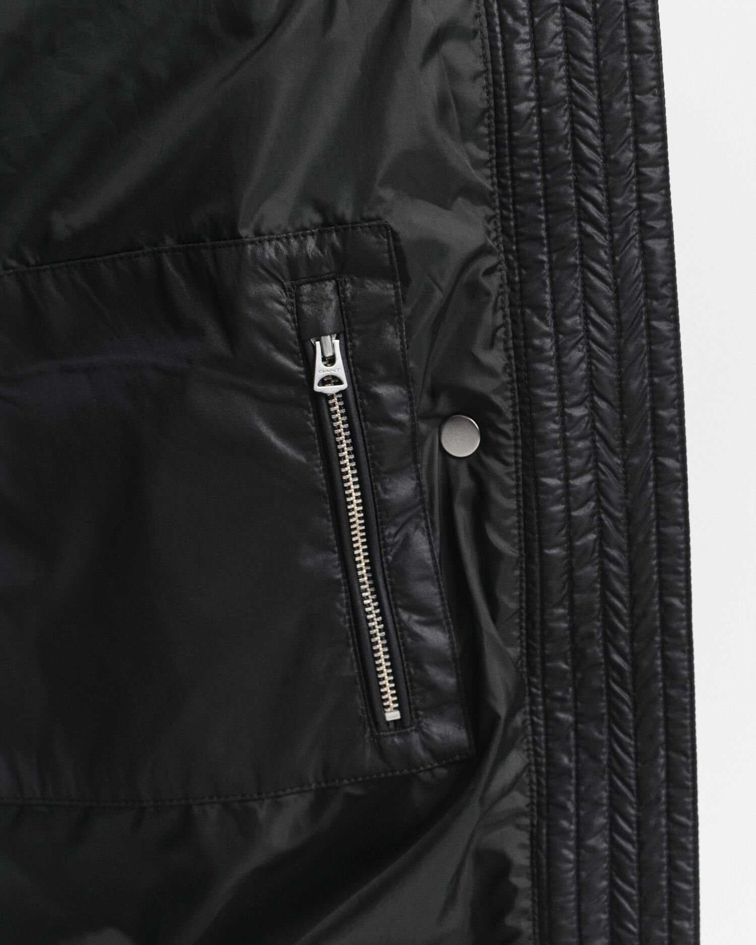 Relaxed fit ‑mitoitettu untuvatakki