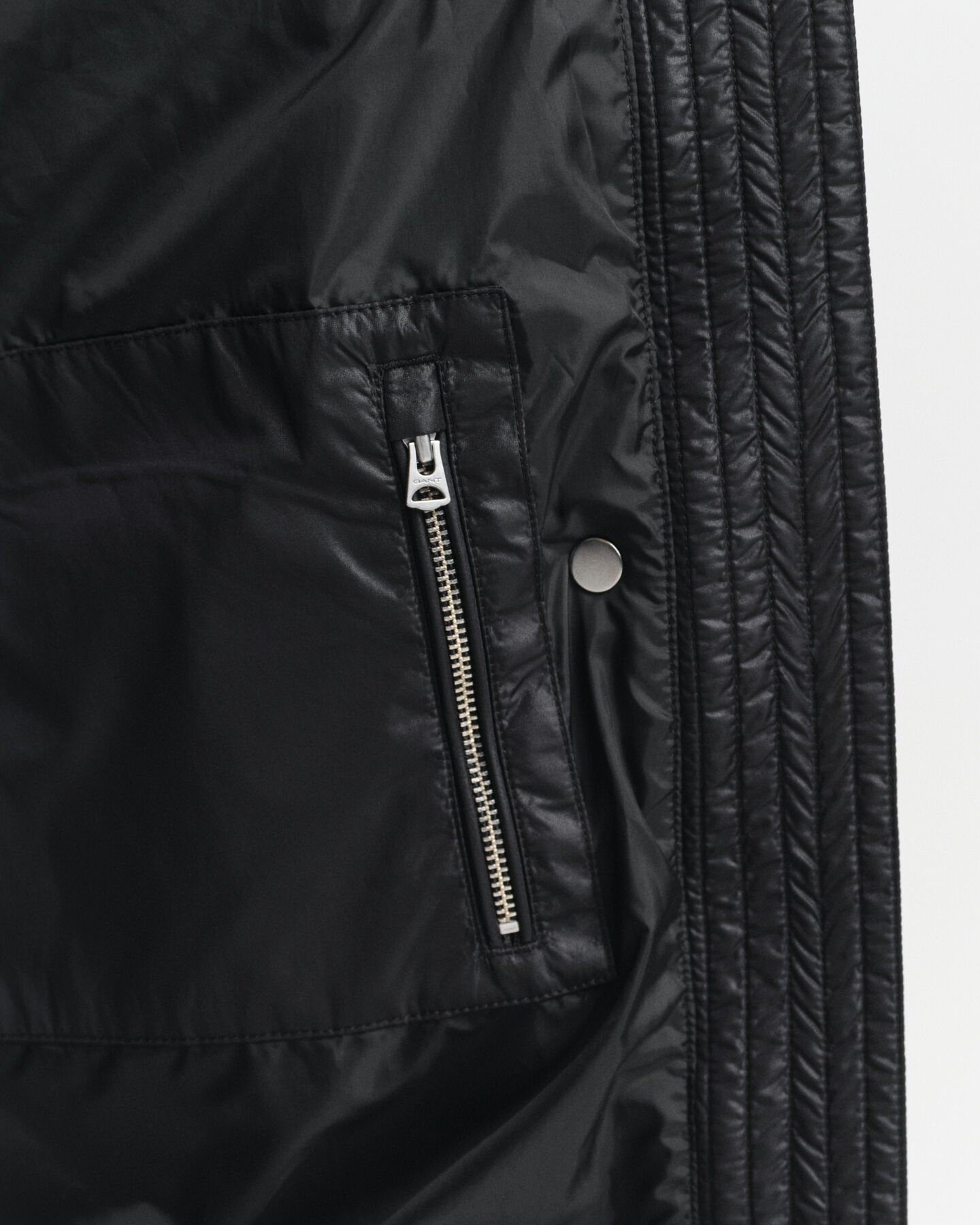 Relaxed fit ‑mitoitettu untuvatakki