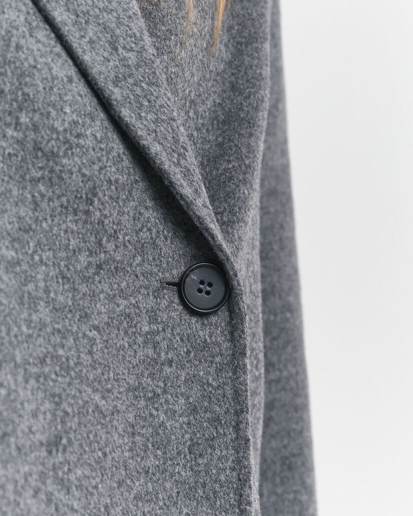 Käsin tikattu takki ja vyö