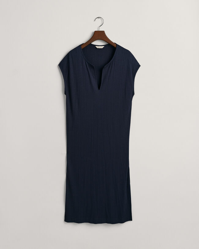 Hihaton mekko yksityiskohtia p&auml;&auml;ntiell&auml;