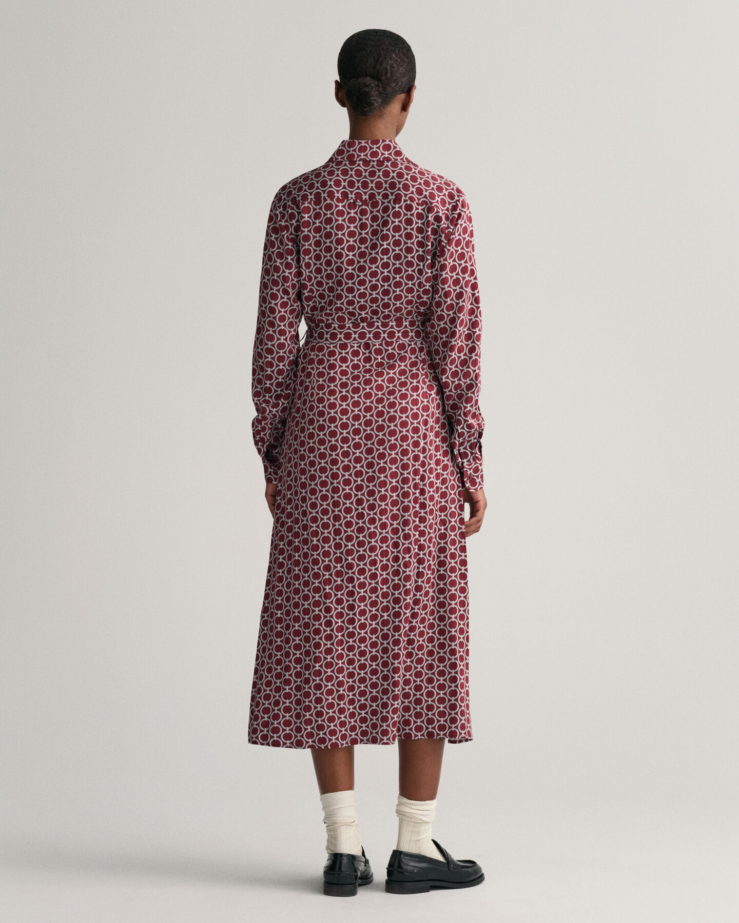 Slim fit ‑mitoitettu geometrisesti kuvioitu paitamekko