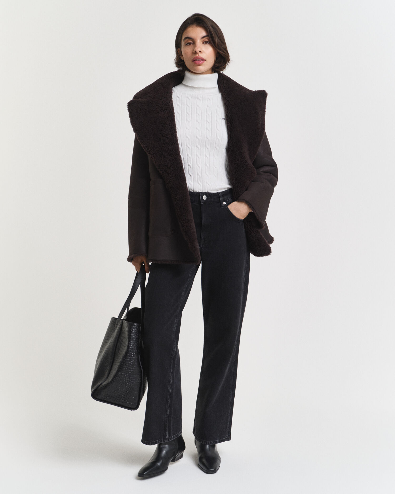 Joustopuuvillainen palmikkopooloneule