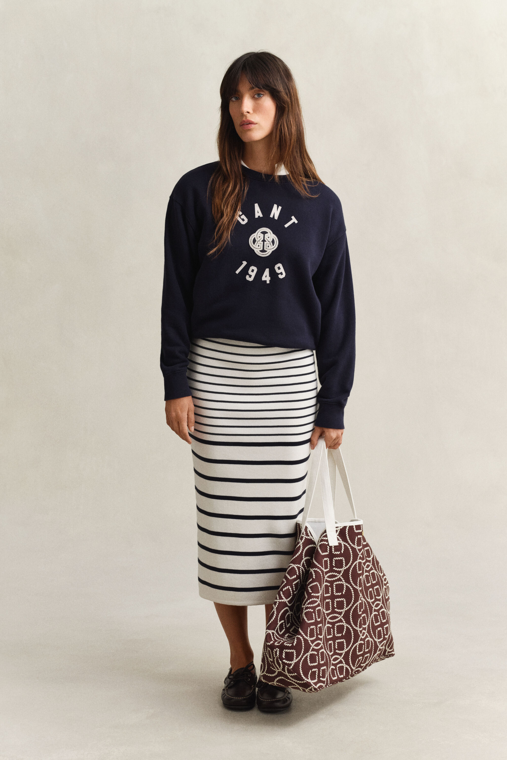 Graphic-collegepaita, pyöreä pääntie