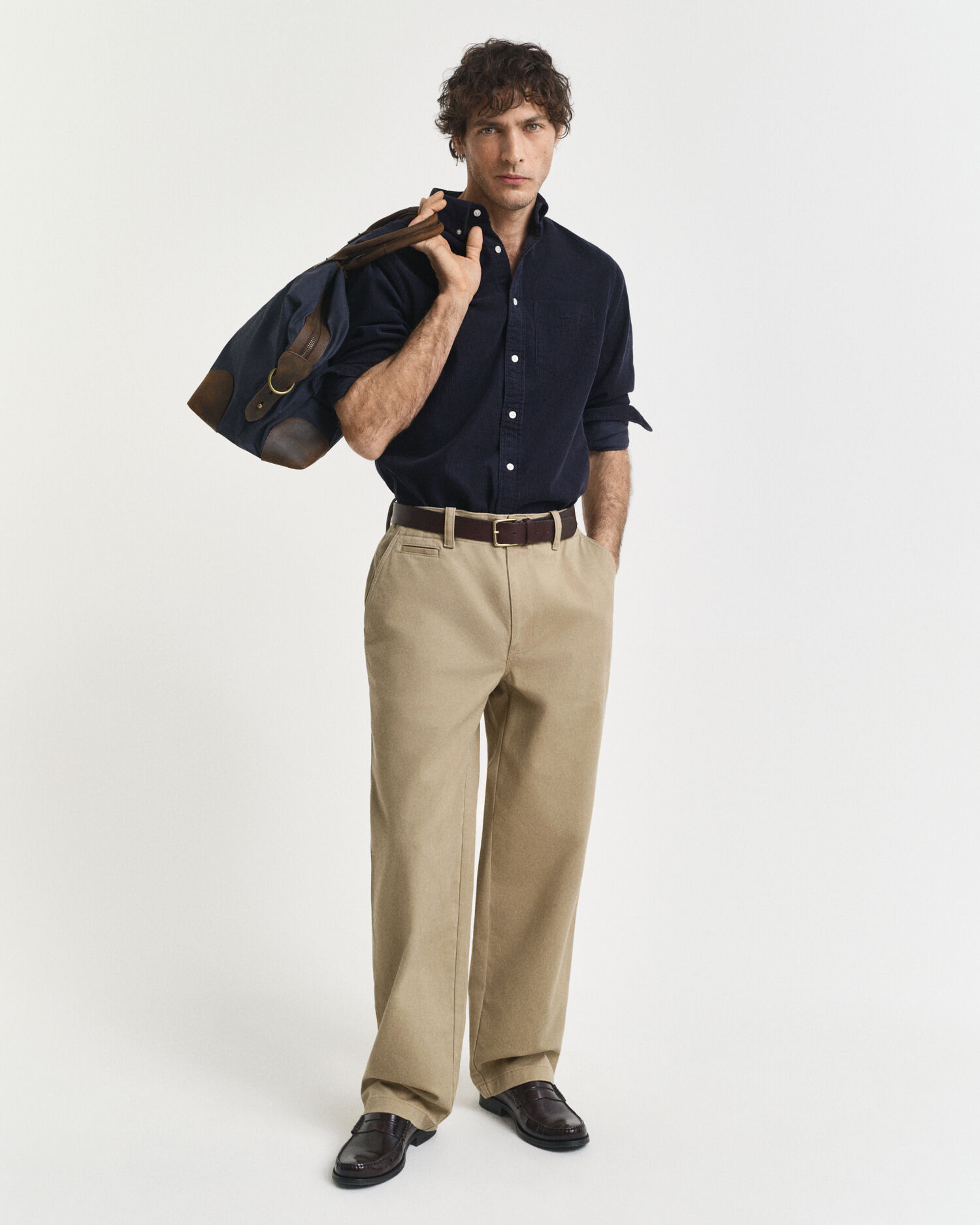 Regular fit ‑mitoitettu vakosamettipaita