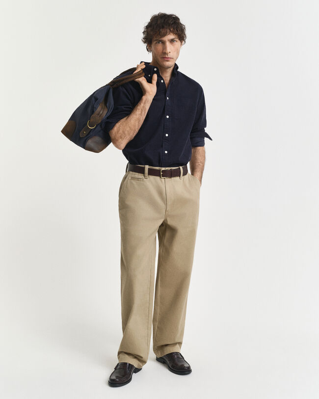 Regular fit ‑mitoitettu vakosamettipaita